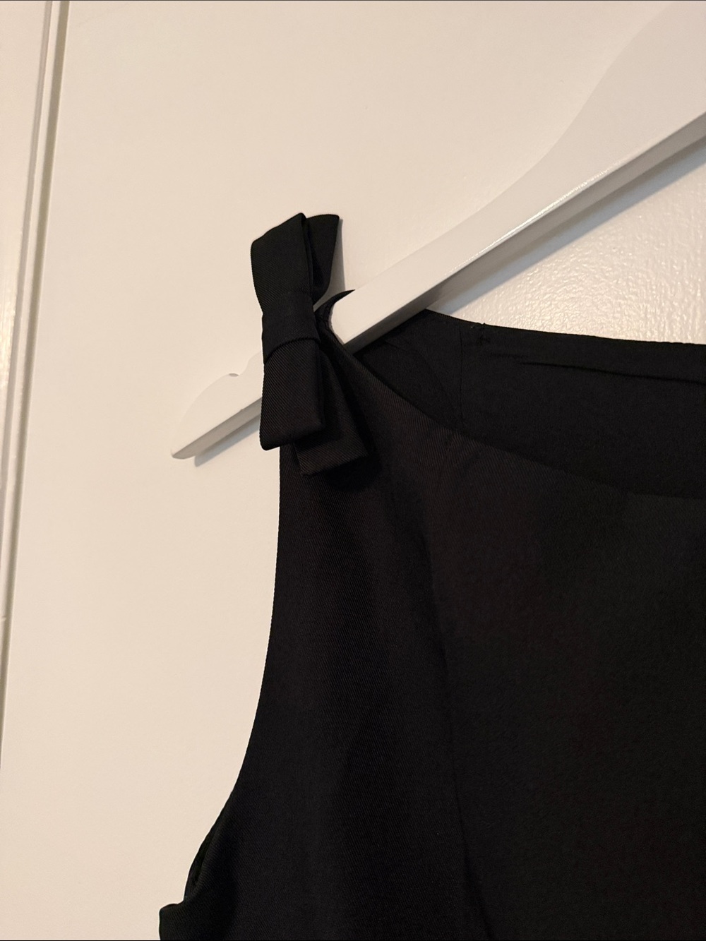 Classic Black Sleeveless A-Line Dress With Bow-tie Should Details - Picture 4 of 12